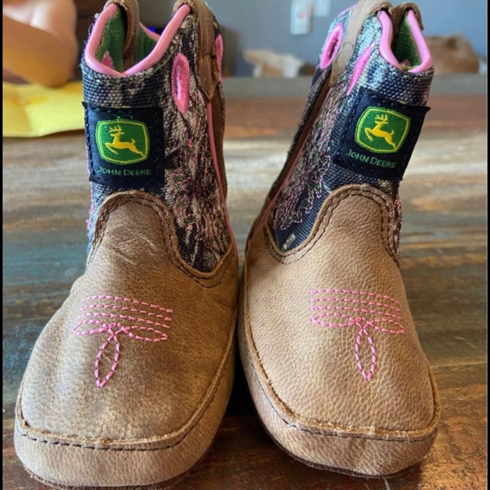 Lil Girls Pink John Deere boots 🎀 size 4